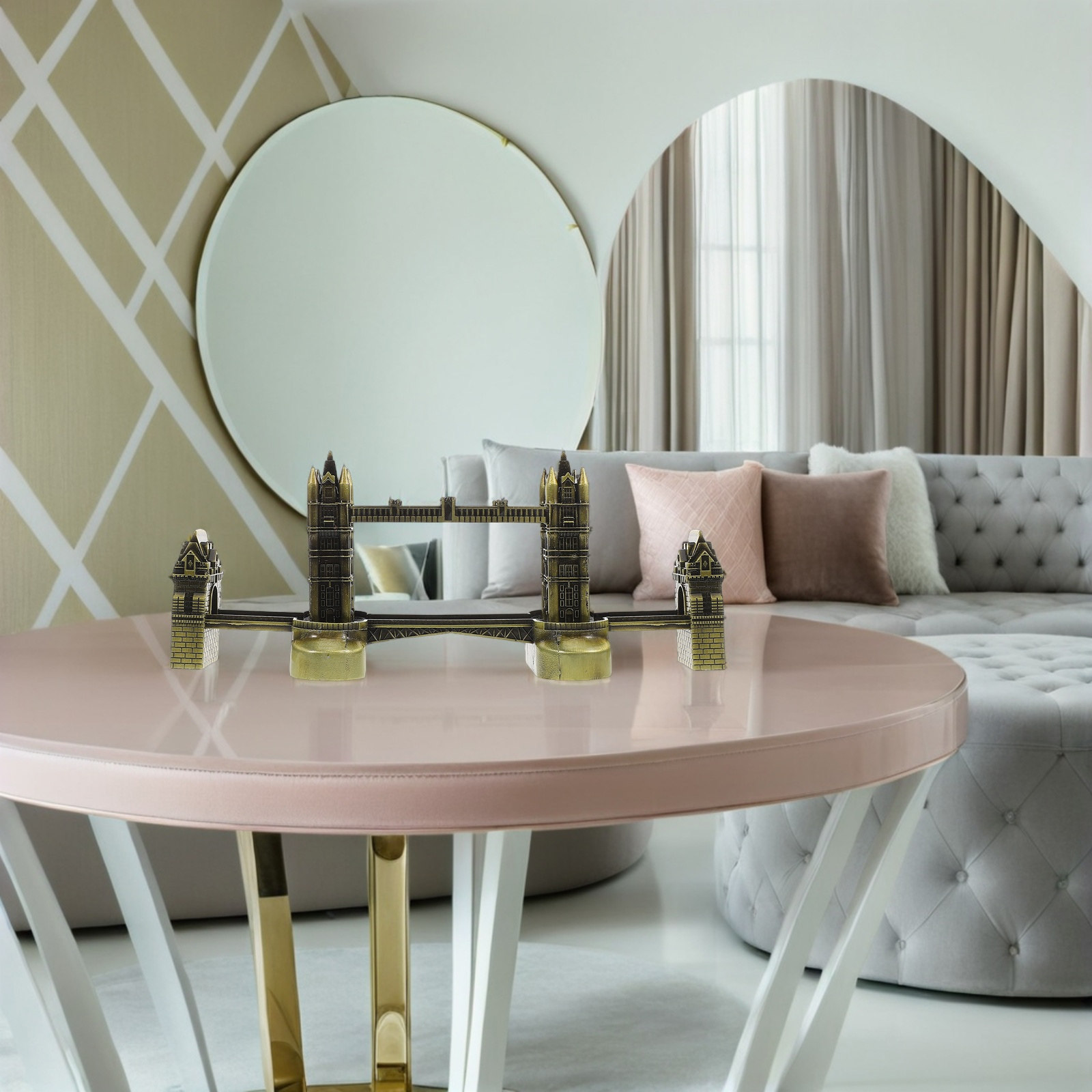 Home Office London - تمثال جسر لندن المعدني، تحفة فنية